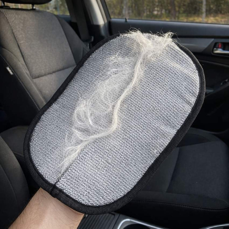 Guante quitapelos en el asiento del carro